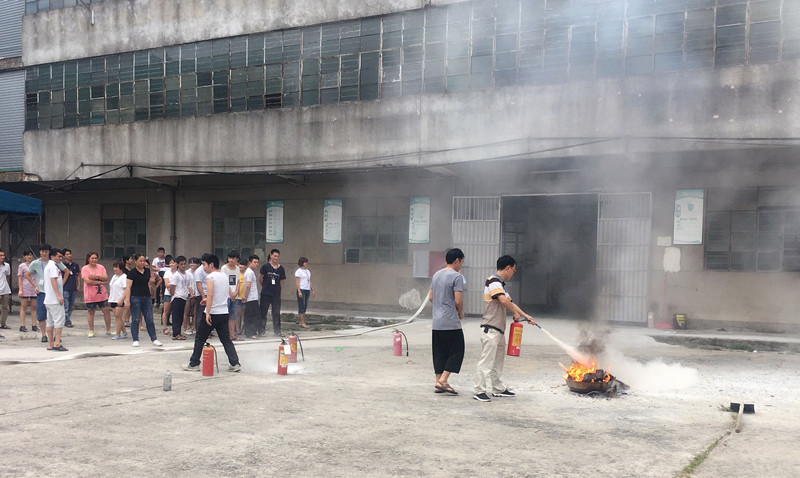 加强安全防范意识 组织消防演练